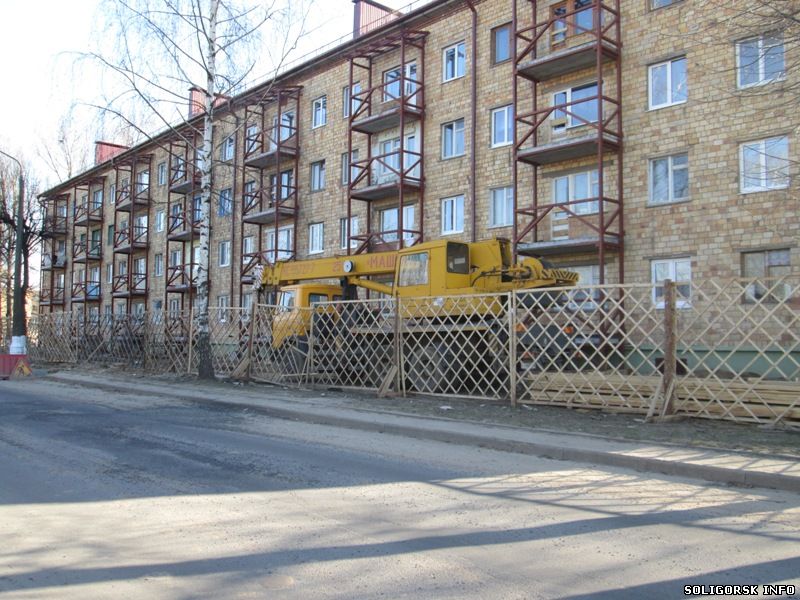 В Солигорске старые дома оснащают балконами